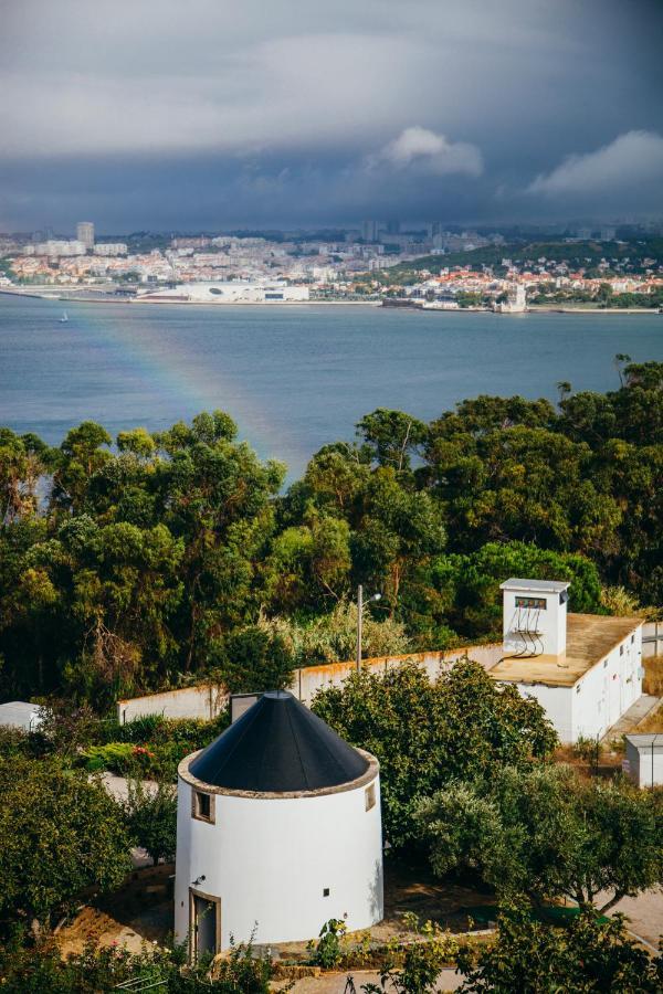 Ola Belem! Cozy Windmill, Stunning Views To Lisboa Bed and Breakfast Caparica Buitenkant foto